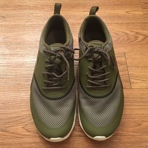 8.5 Nike Women’s Sneaker! 👟